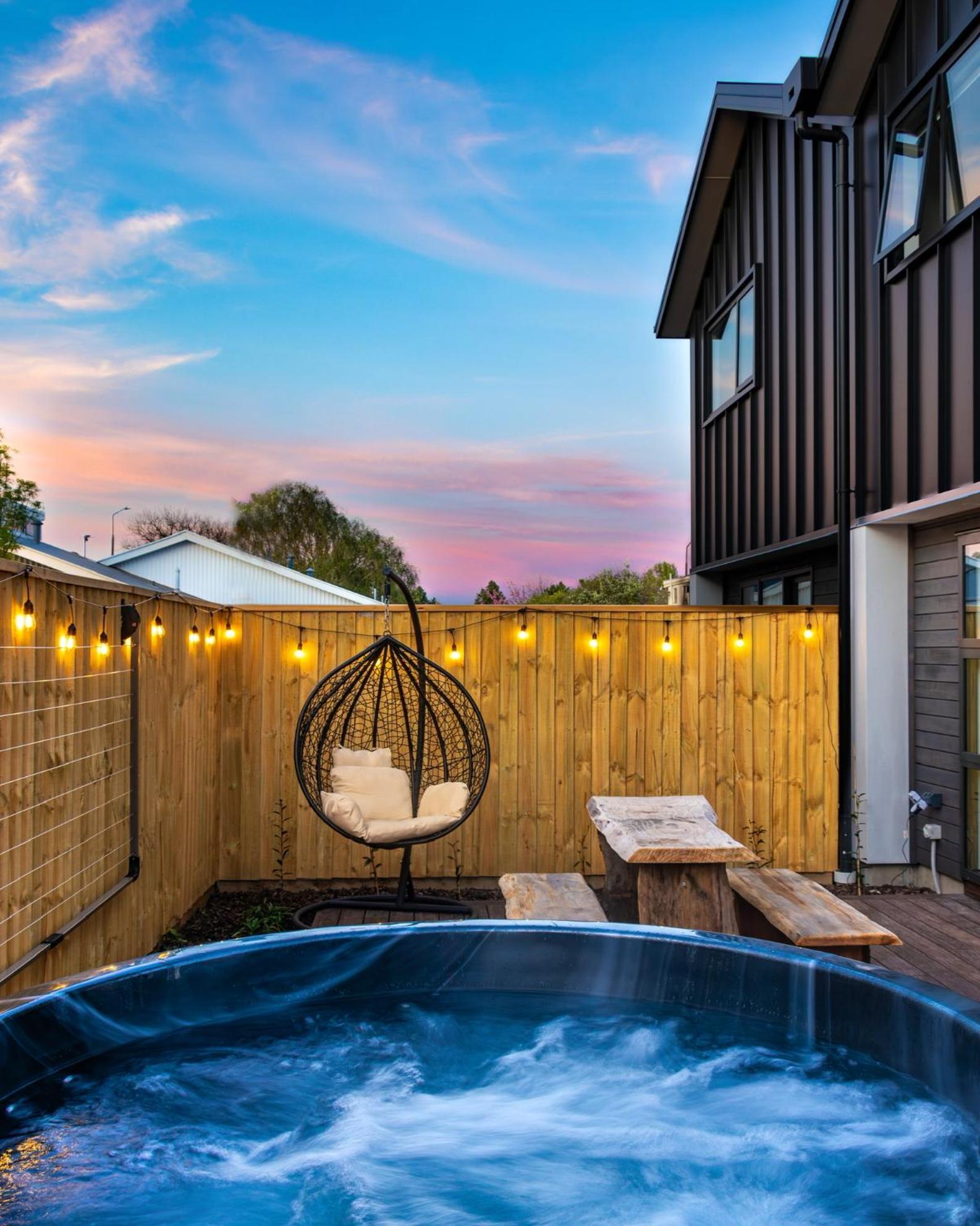 Cozy Retreat With Hot Tub Apartment Christchurch Luaran gambar